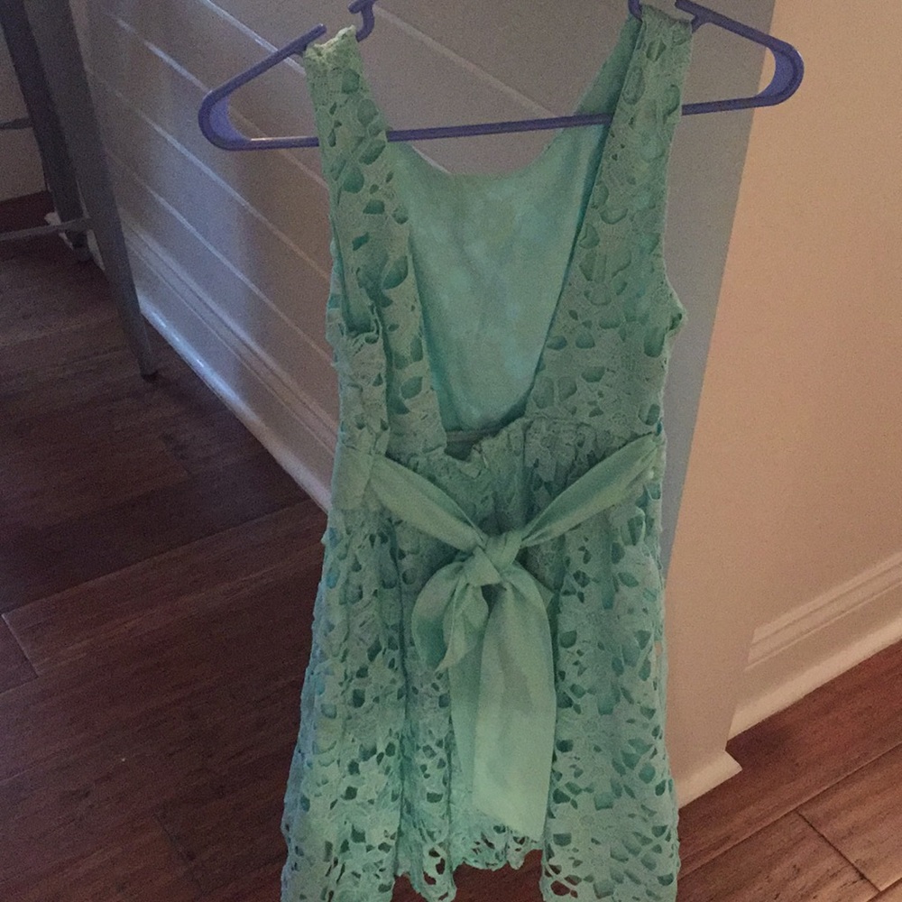 Never worn, fully lined knee length dress!